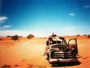 תמונת רקע מכונית במדבר