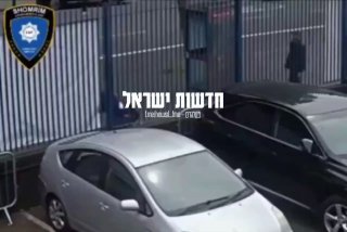 צילום מזעזע לחלוטין בלונדון אנטישמי מנסה לחטוף תינוק יהודי ....