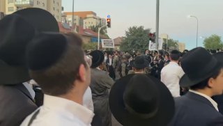 הפגנת החרדים הקיצוניים בירושלים: רבבות במחאת הפלגים...