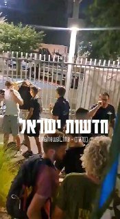 ‏נערים תקפו מפגינים שהגיעו למחאה בצומת קפלן...