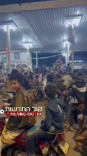 העומס בתחנות הדלק בתימן בעקבות התקיפה....