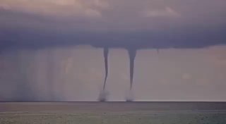 🌪️🌪️ארה״ב: נד מים כפול נצפה אמש בפלאם ביץ׳ פלורידה...