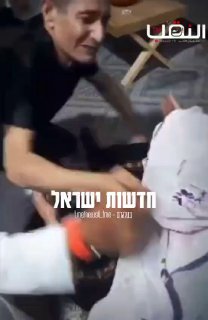 אחרי שחיכתה לו 327 ימים: רגע הפגישה של פרחאן שחולץ משבי חמאס עם...