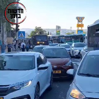 המונים חוסמים את הכניסה לירושלים, המשטרה מפנה את המפגינים...