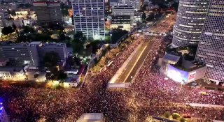 אני לא זוכר הפגנות כאלה ויציאה לרחובות מאז פיטורי גלנט....