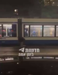 הפגנה אנטי-ישראלית באמסטרדם: מפגינים קיצוניים הציתו רכבת קלה...