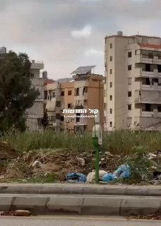 תיעוד: בניינים קורסים בדאחייה בביירות.
...