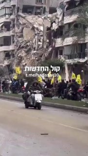 תהלוכת פעילי חיזבאללה חוזרים לשכונת הדאחייה המרוסקת....