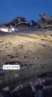 חיילי צה״ל מריעים לחטופות המשוחררות
...