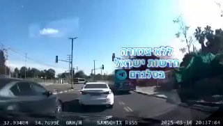 באור יום - רעולי פנים מנסים לשדוד נהג באמצע הכביש בחולון, שוטר...